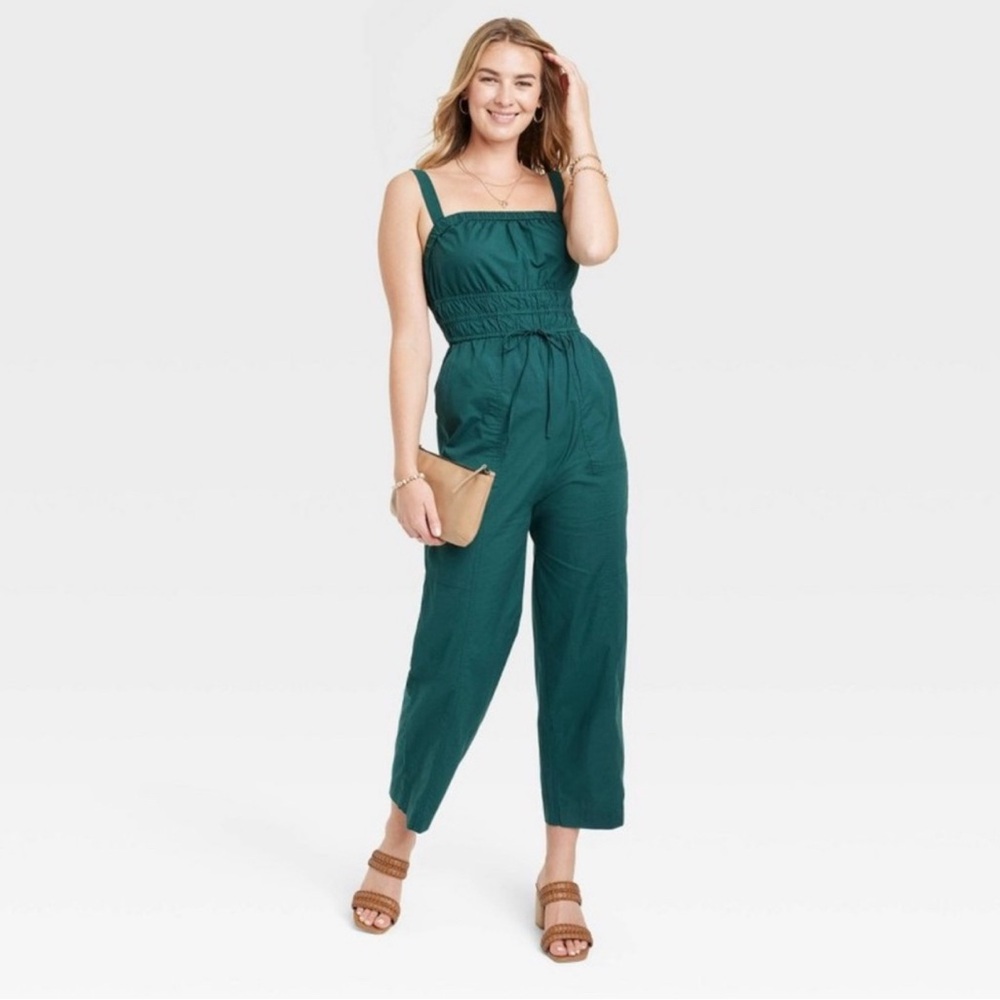 *Universal Thread Green Jumpsuit Sleeveless Ruched Waist Size M